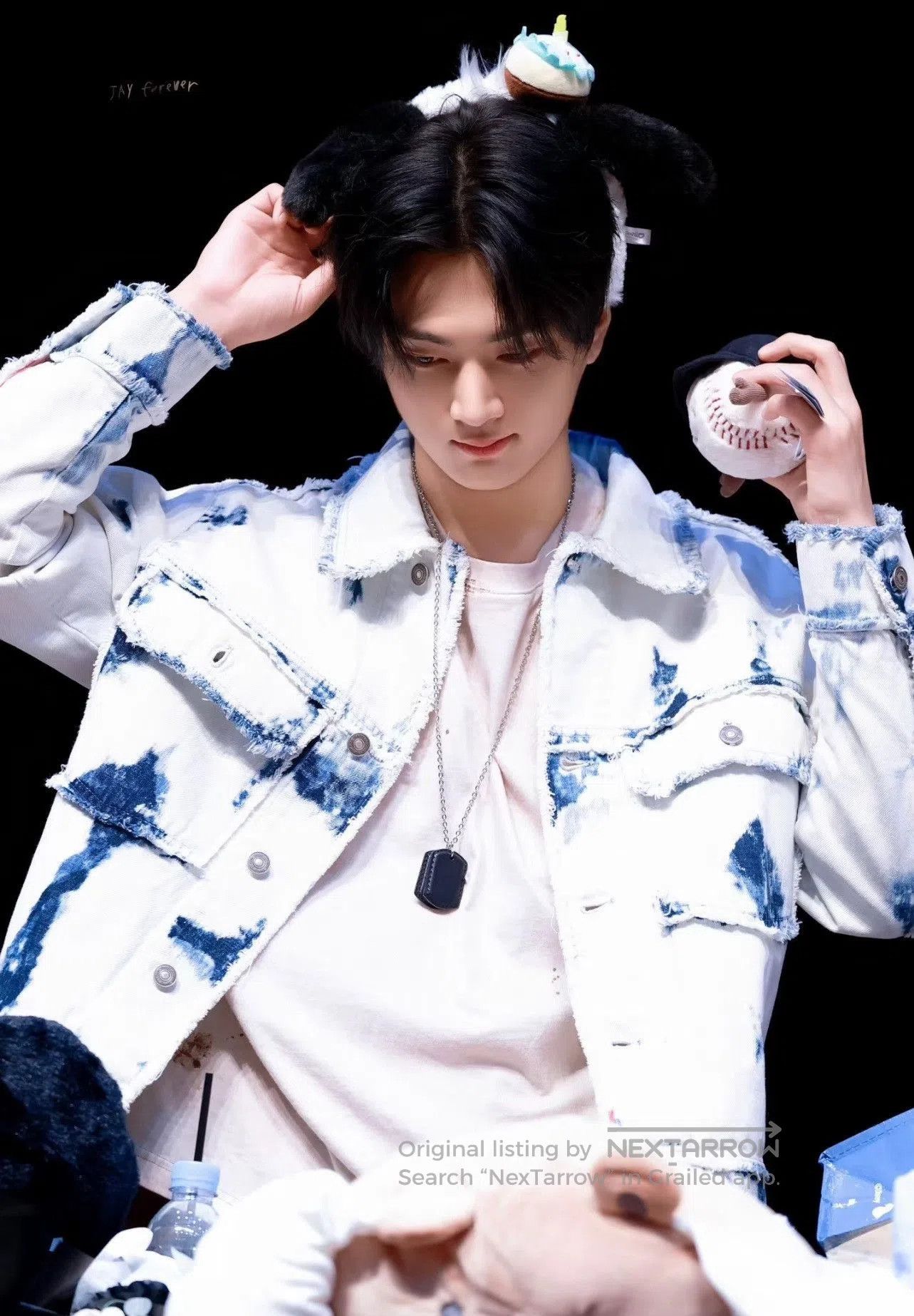 Dior DIOR Embroidered Bee Ice Dye Denim Jacket. Size S / US 4 / IT 40 - 8 Thumbnail