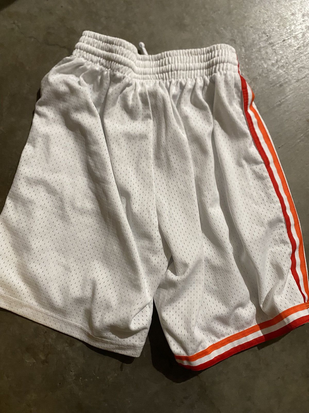 Mitchell & Ness Mitchell & Ness NBA Shorts Medium Miami Heat Size US 32 / EU 48 - 5 Thumbnail