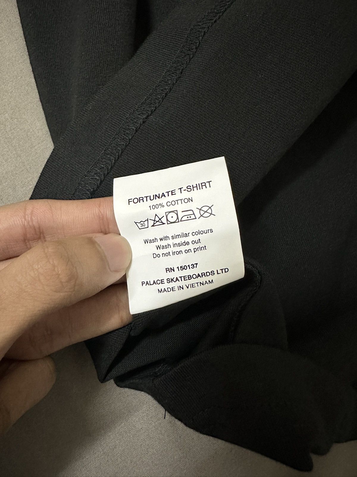 Palace PALACE LONDON FORTUNATE T BLACK EXCLUSIVE RELEASE AT LONDON Size US L / EU 52-54 / 3 - 7 Thumbnail