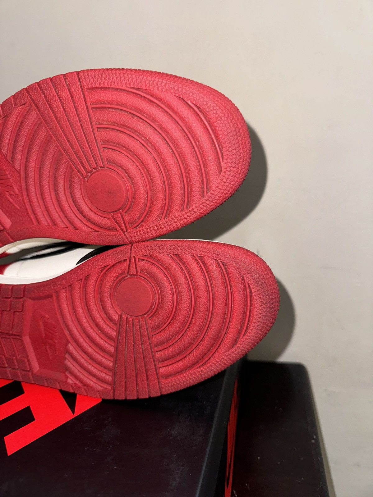 Jordan Brand × Nike Jordan 1 Bred toe Size 11.5 Size US 11.5 / EU 44-45 - 10 Thumbnail