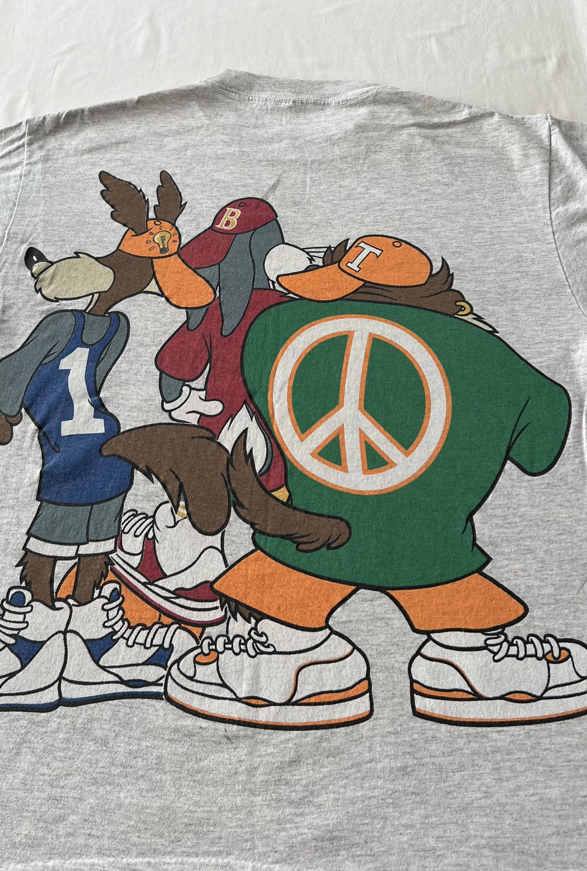 Warner Bros Vintage 1993 Looney Tunes Cross Colours Taz Bugs T-shirt Size US L / EU 52-54 / 3 - 12 Thumbnail