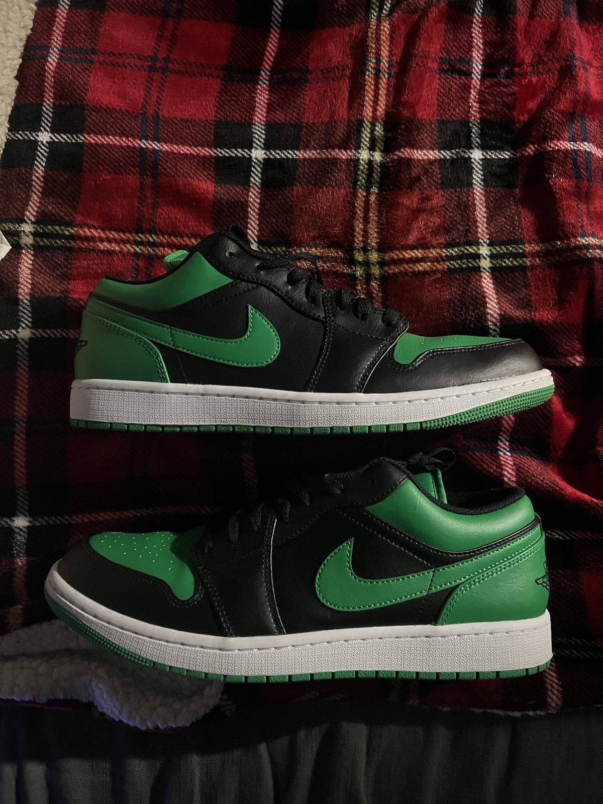 Jordan Brand Jordan 1 Low Lucky Green Size US 11 / EU 44 - 3 Thumbnail