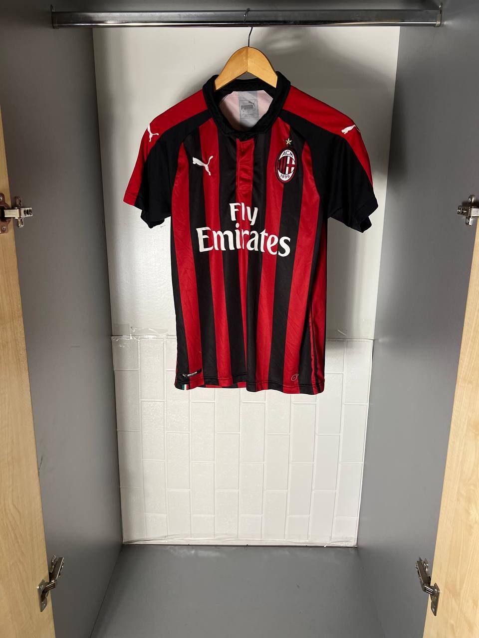 Puma VINTAGE PUMA FC MILAN INTER ITALY SOCCER JERSEY RETRO Y2K Size US S / EU 44-46 / 1 - 2 Thumbnail