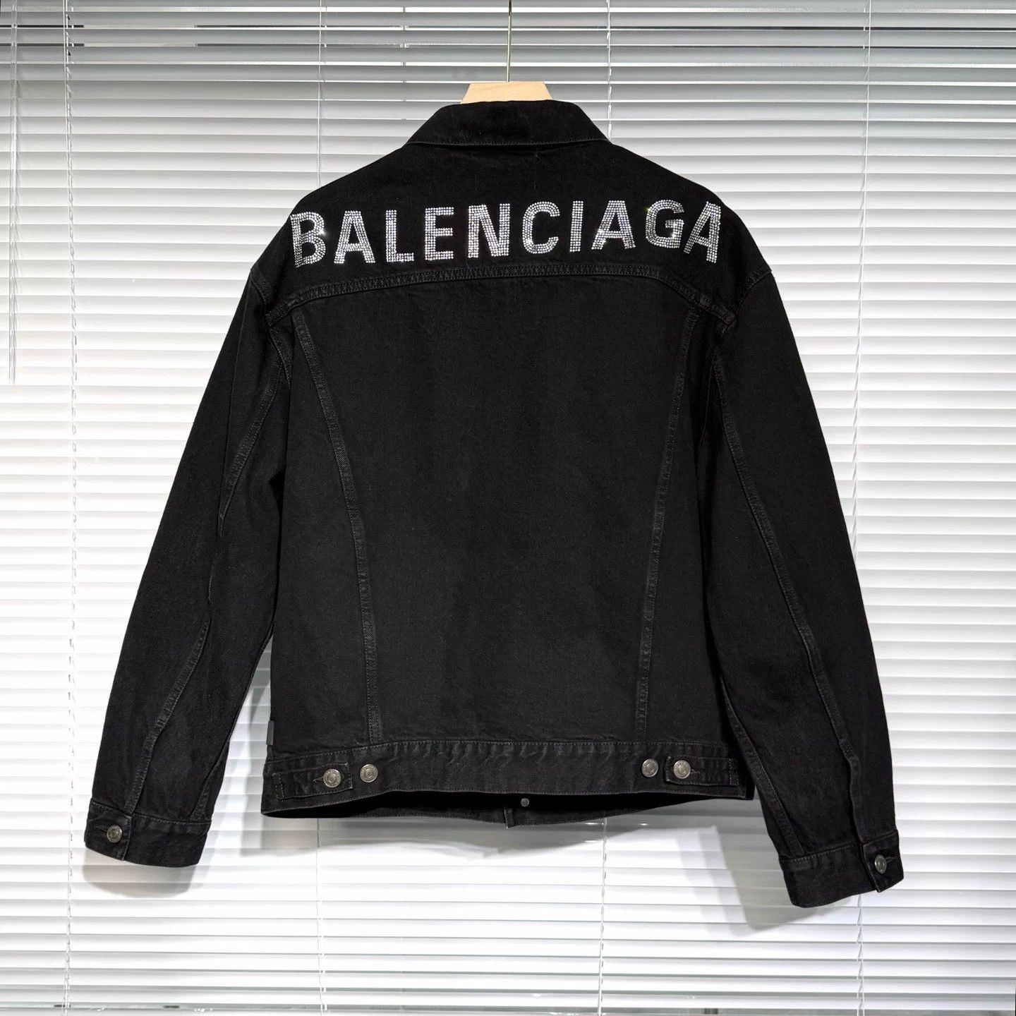 Balenciaga Balenciaga distressed denim jacket back crystal logo black Size XS / US 0-2 / IT 36-38 - 2 Thumbnail