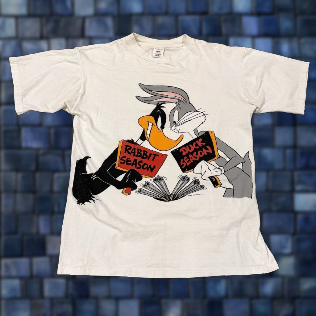 Vintage VINTAGE 90s Daffy Vs Bugs Bunny Tshirt Mens Large 1993 White Big Print Rare Looney Tunes Shirt Mens L White 90s Cartoon USA Baseball? Size US L / EU 52-54 / 3 - 1 Thumbnail