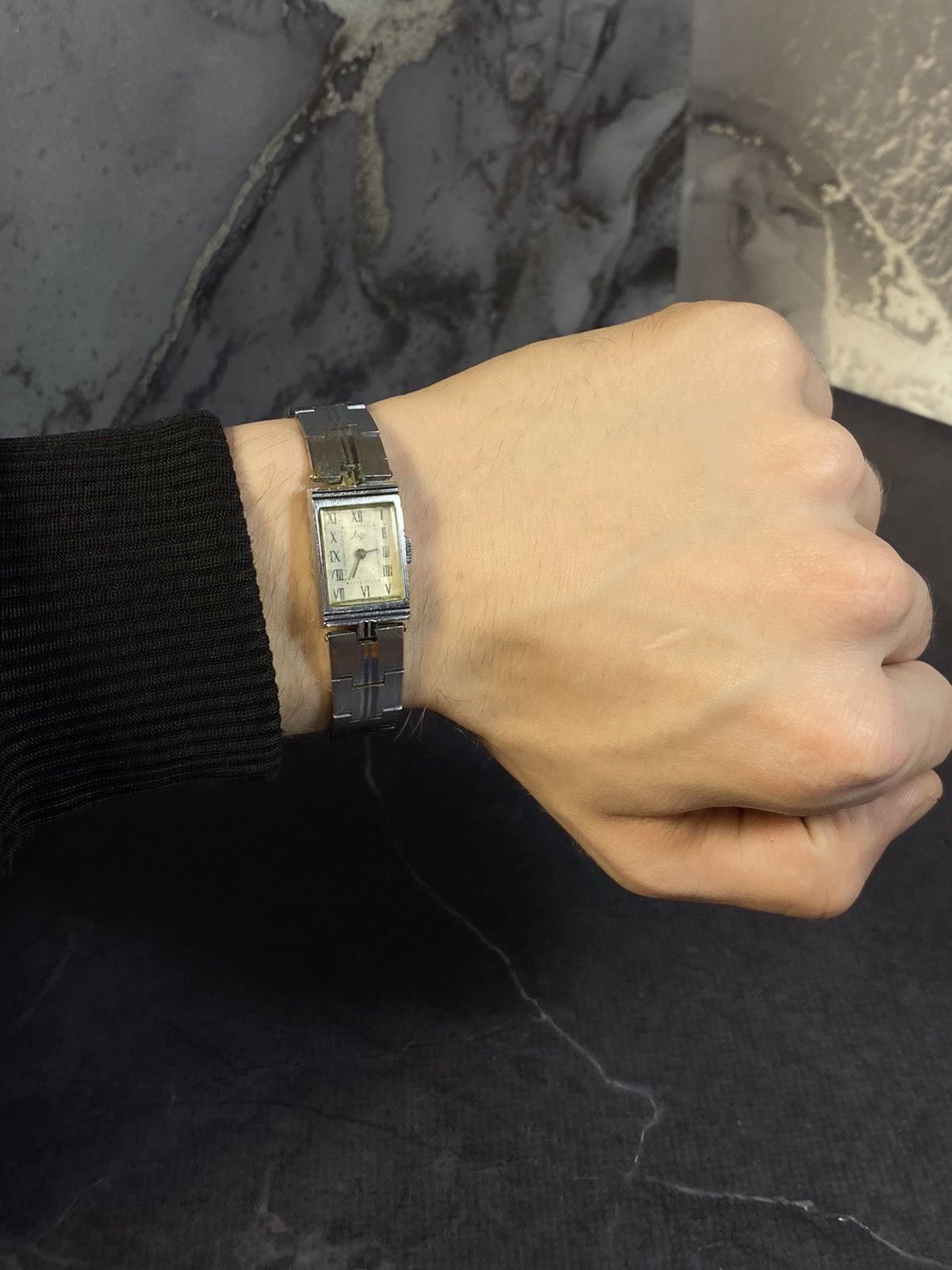 Vintage Vintage Luch Rectangular Watch - Soviet Classic Size ONE SIZE - 1 Thumbnail