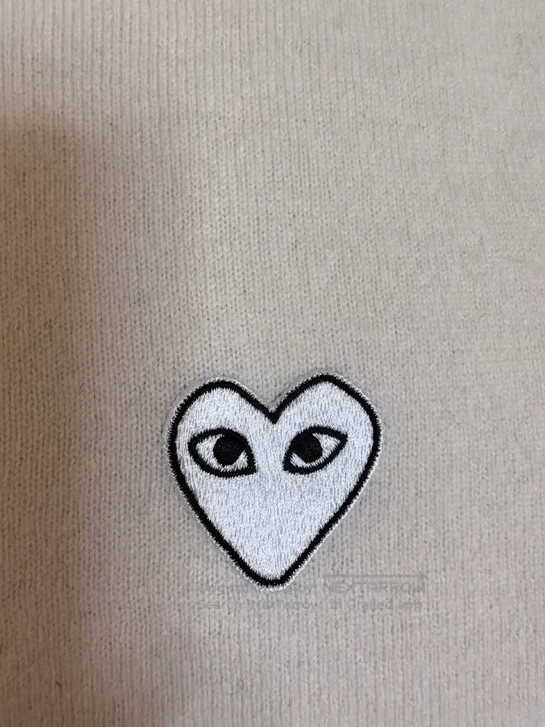 Comme des Garcons Comme Des Garcons White white heart round neck wool cardig Size M / US 6-8 / IT 42-44 - 4 Thumbnail