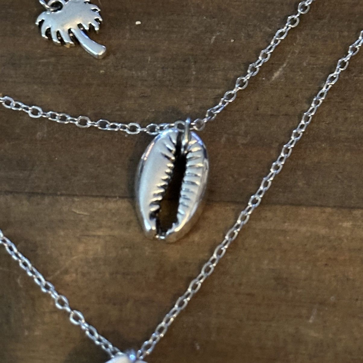 Other Silver tone triple strand seashell and palm trees necklace Size ONE SIZE - 5 Thumbnail