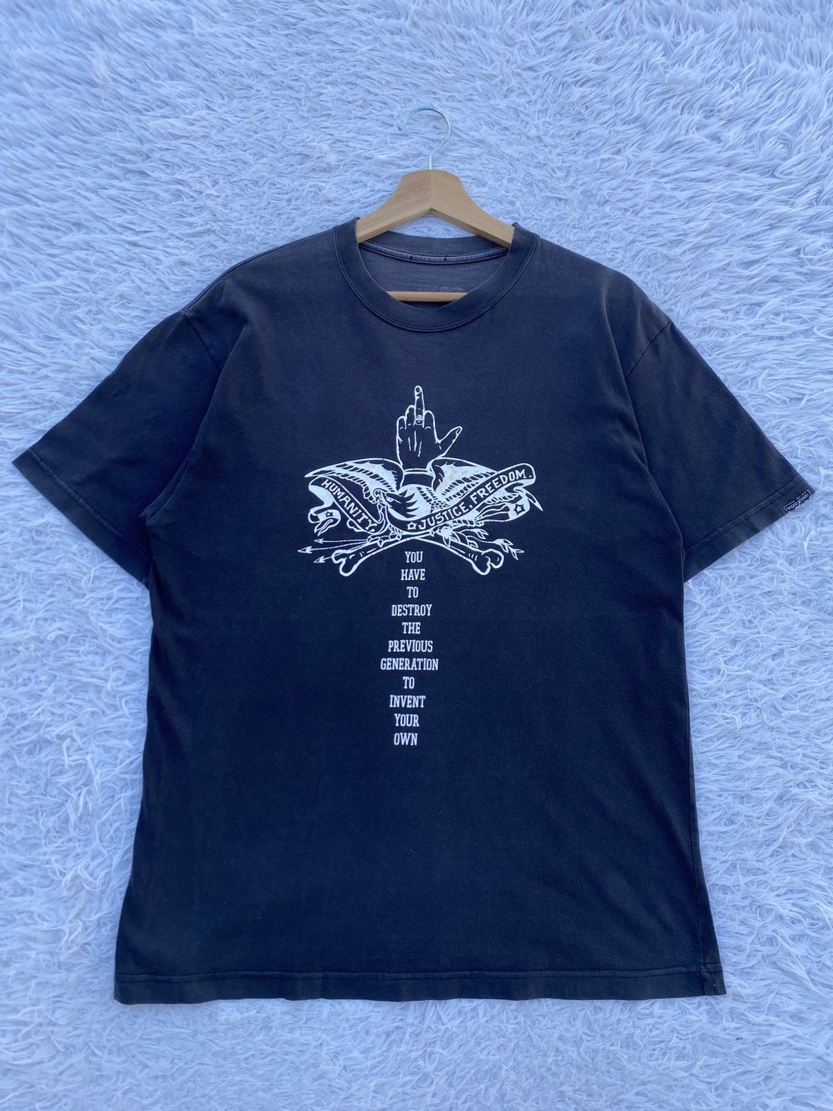 Neighborhood Rare Vintage 2004 Neighborhood "Fight Alone" Tshirt Size US L / EU 52-54 / 3 - 3 Thumbnail