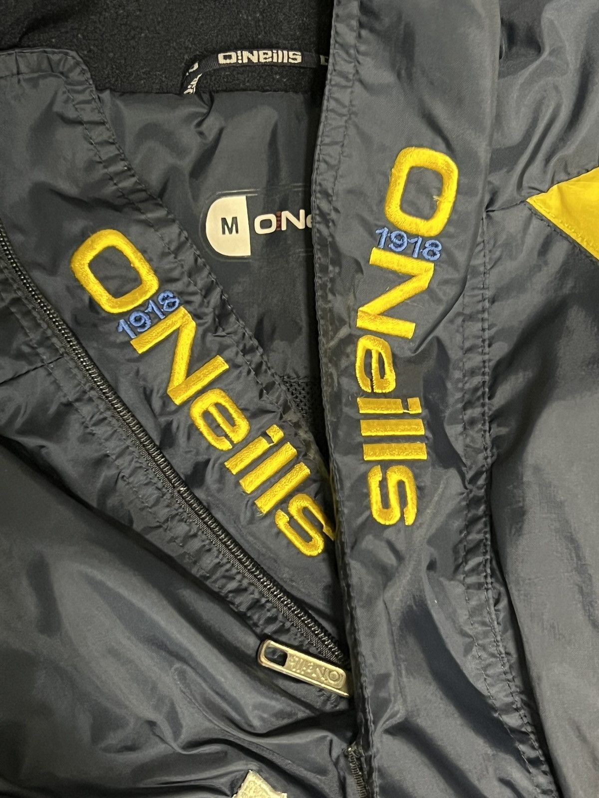 Vintage RARE AN CLAR ONEILLS FOOTBALL WINDBREAKER Size US M / EU 48-50 / 2 - 14 Thumbnail