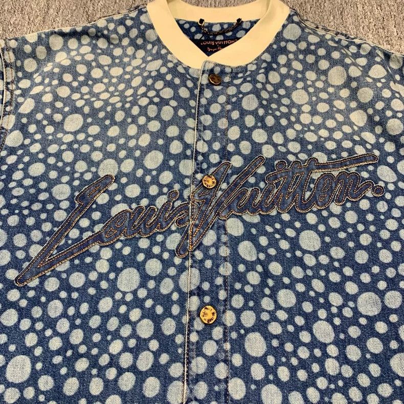 Louis Vuitton LOUIS VUITTON Blue polka-dot shirt with short sleeves Size US XL / EU 56 / 4 - 6 Thumbnail