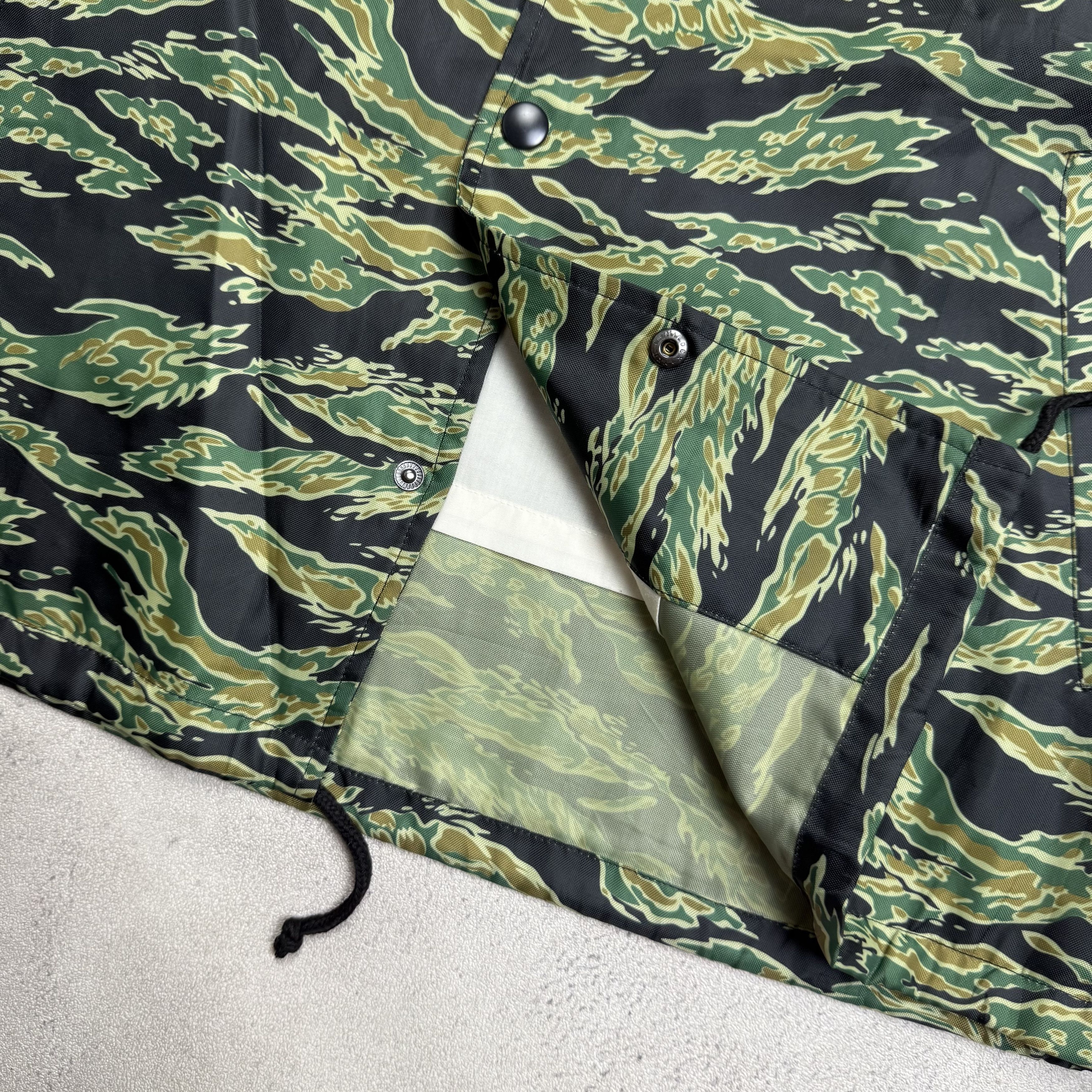 Japanese Brand Japanese Brand Camo Tiger Stripe Coach Jacket Size US L / EU 52-54 / 3 - 4 Thumbnail