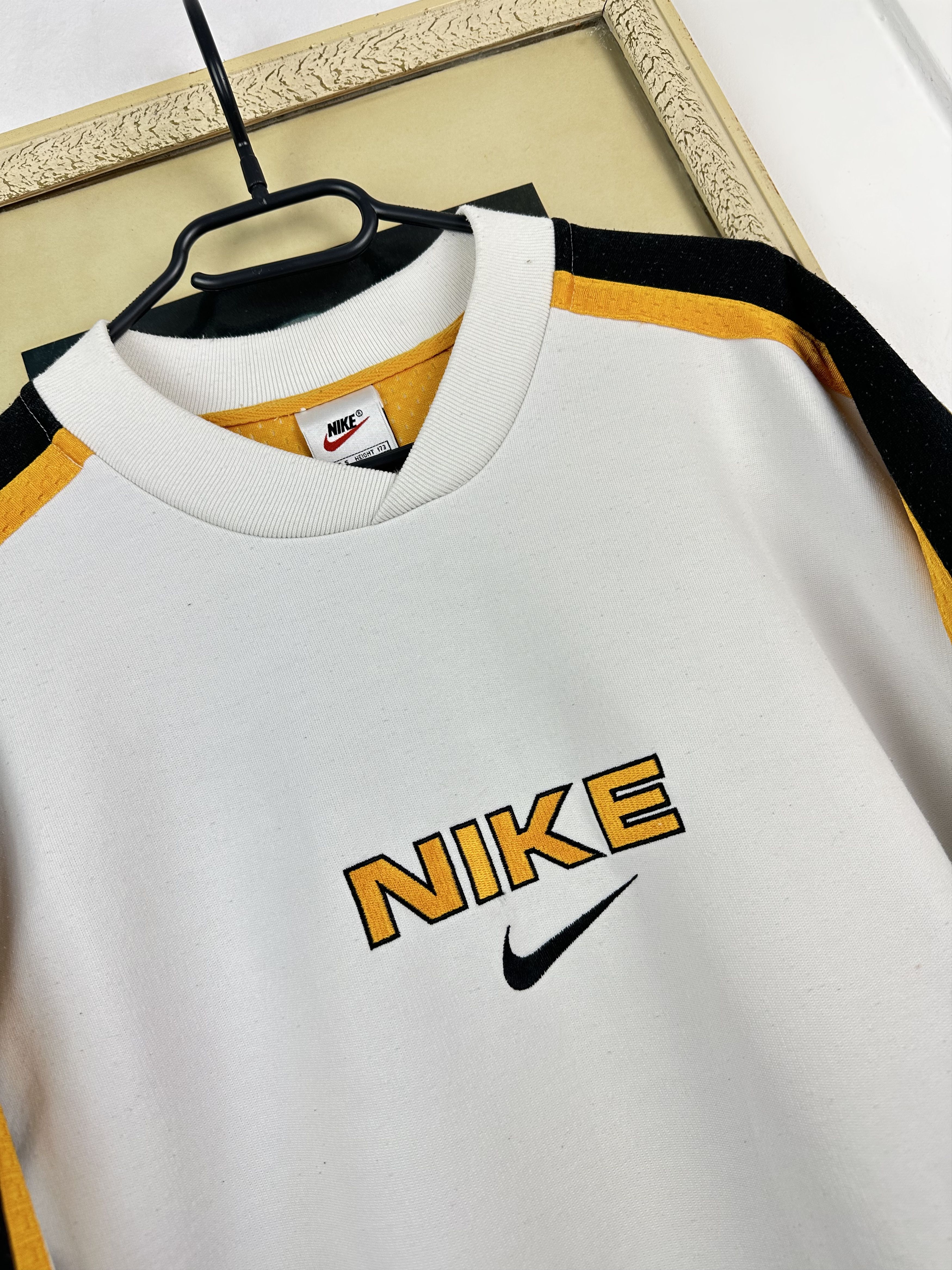 Nike Vintage Nike Big Logo Swoosh Sweatshirt White Rare Hype Size US S / EU 44-46 / 1 - 3 Thumbnail