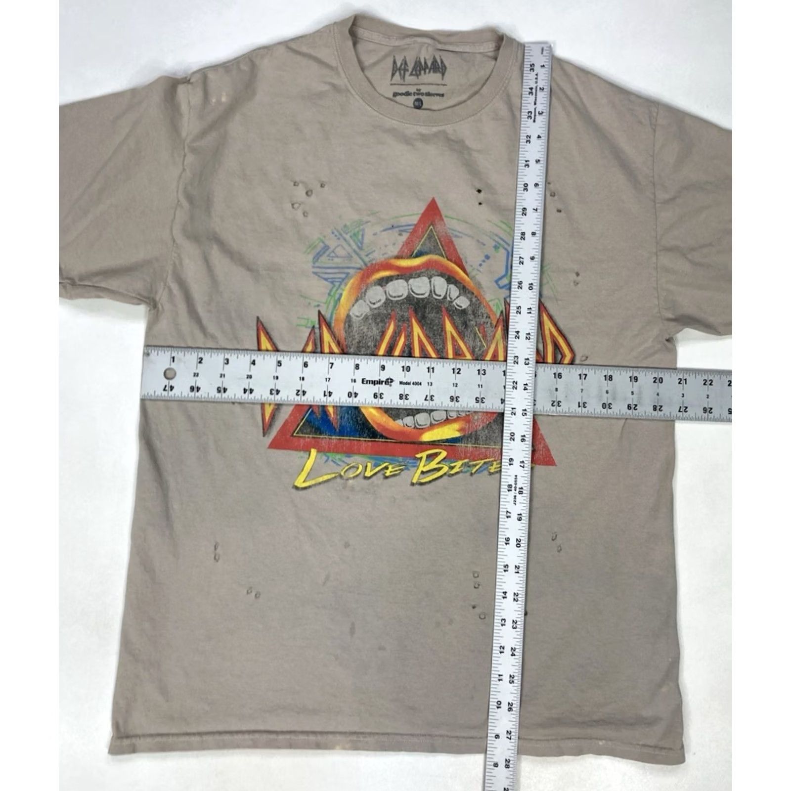 Vintage VINTAGE Def Leppard Love Bites Graphic T-shirt Women L Beige Distressed Music Shirt Size L / US 10 / IT 46 - 7 Thumbnail