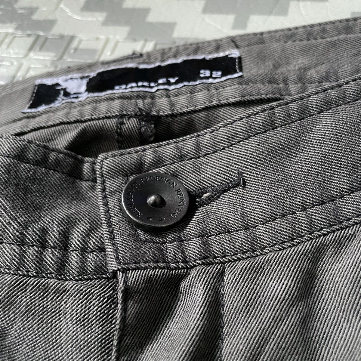 Oakley 🔥Oakley skull logo pocket cropped pants Size US 32 / EU 48 - 11 Thumbnail