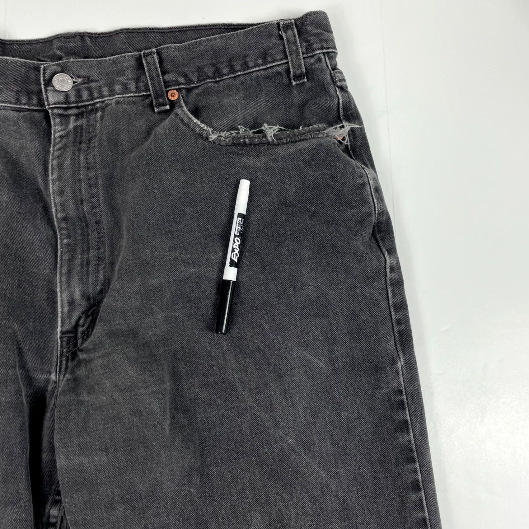 Levi's Levi's 90s Vintage Jeans - Dark Wash, Straight Fit, 40in Waist, 32in Inseam - Relaxed Fit Men's Jeans 5-Pocket Jeans Size US 40 / EU 56 - 3 Thumbnail