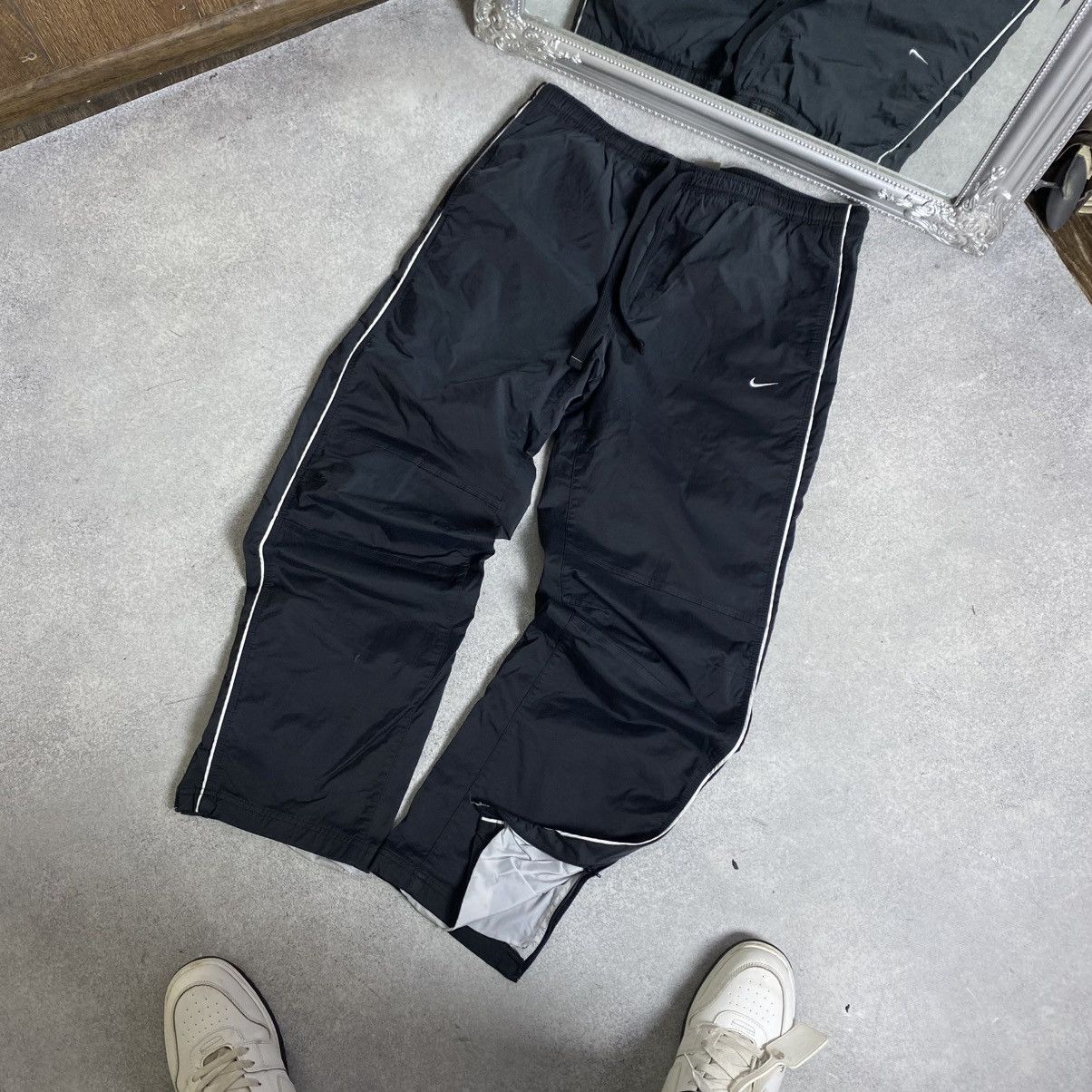 Nike Vintage Nike Track Pants Big Logo Size US 36 / EU 52 - 1 Thumbnail