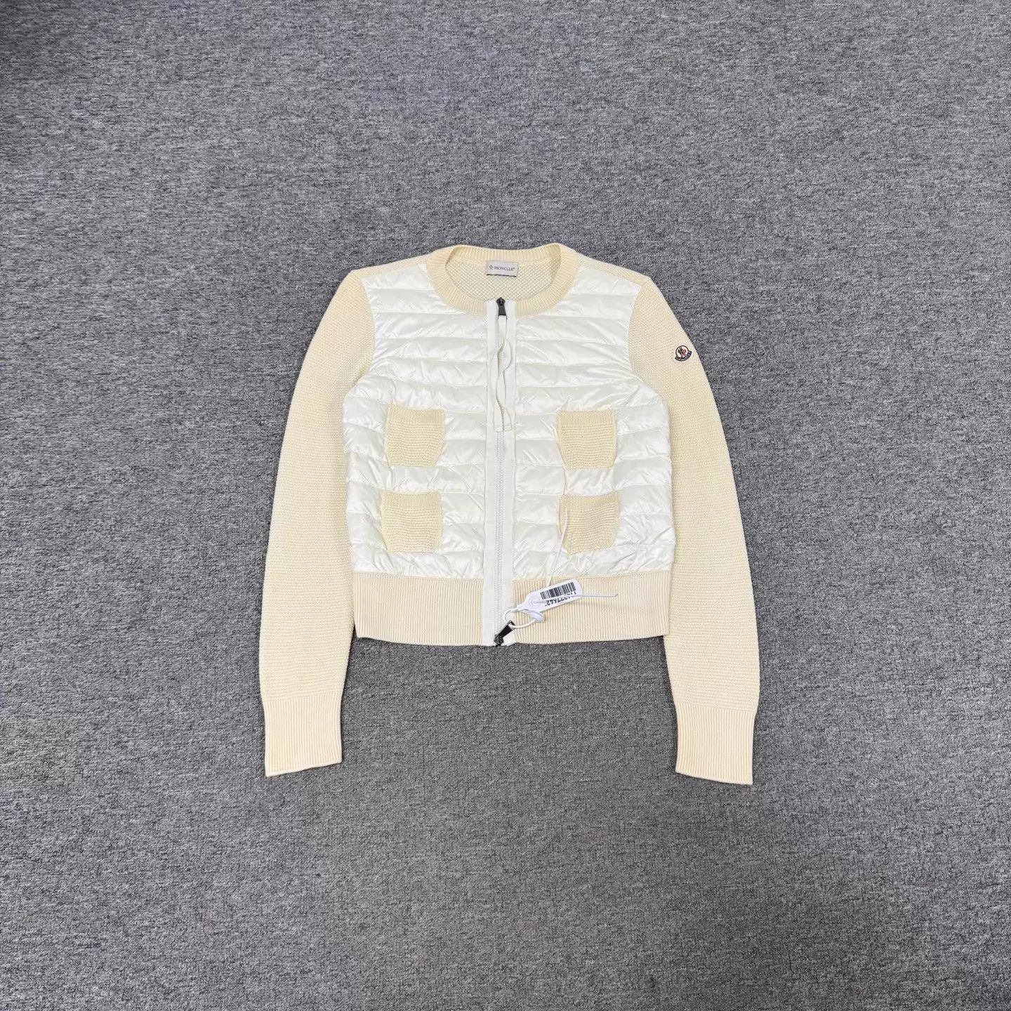 Moncler Moncler Cream Colorblock Arm Logo Puffer Jacket M 99 New Size M / US 6-8 / IT 42-44 - 1 Thumbnail
