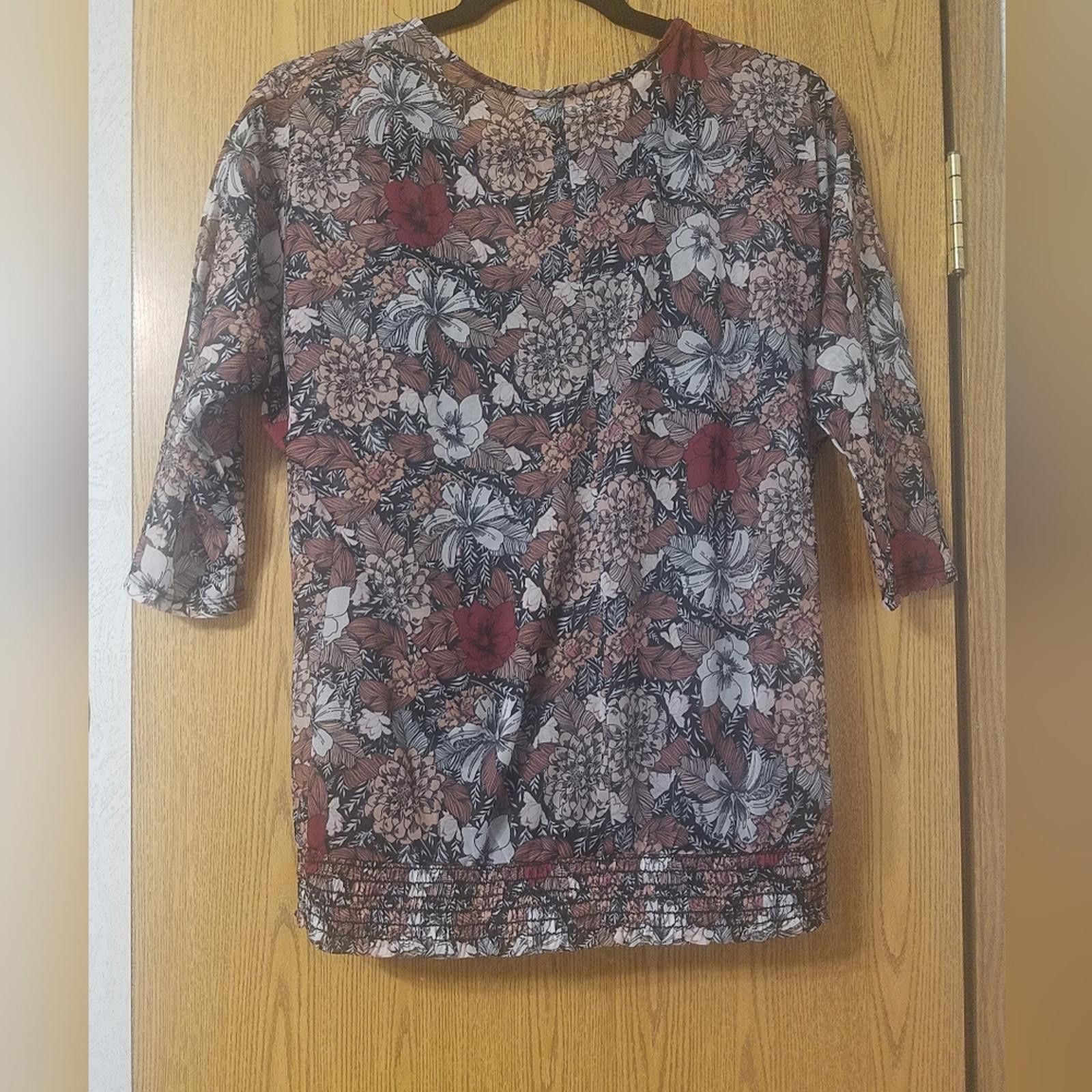 Designer NWT Maurices Floral Print Women's Top Size XS Size XS / US 0-2 / IT 36-38 - 2 Thumbnail