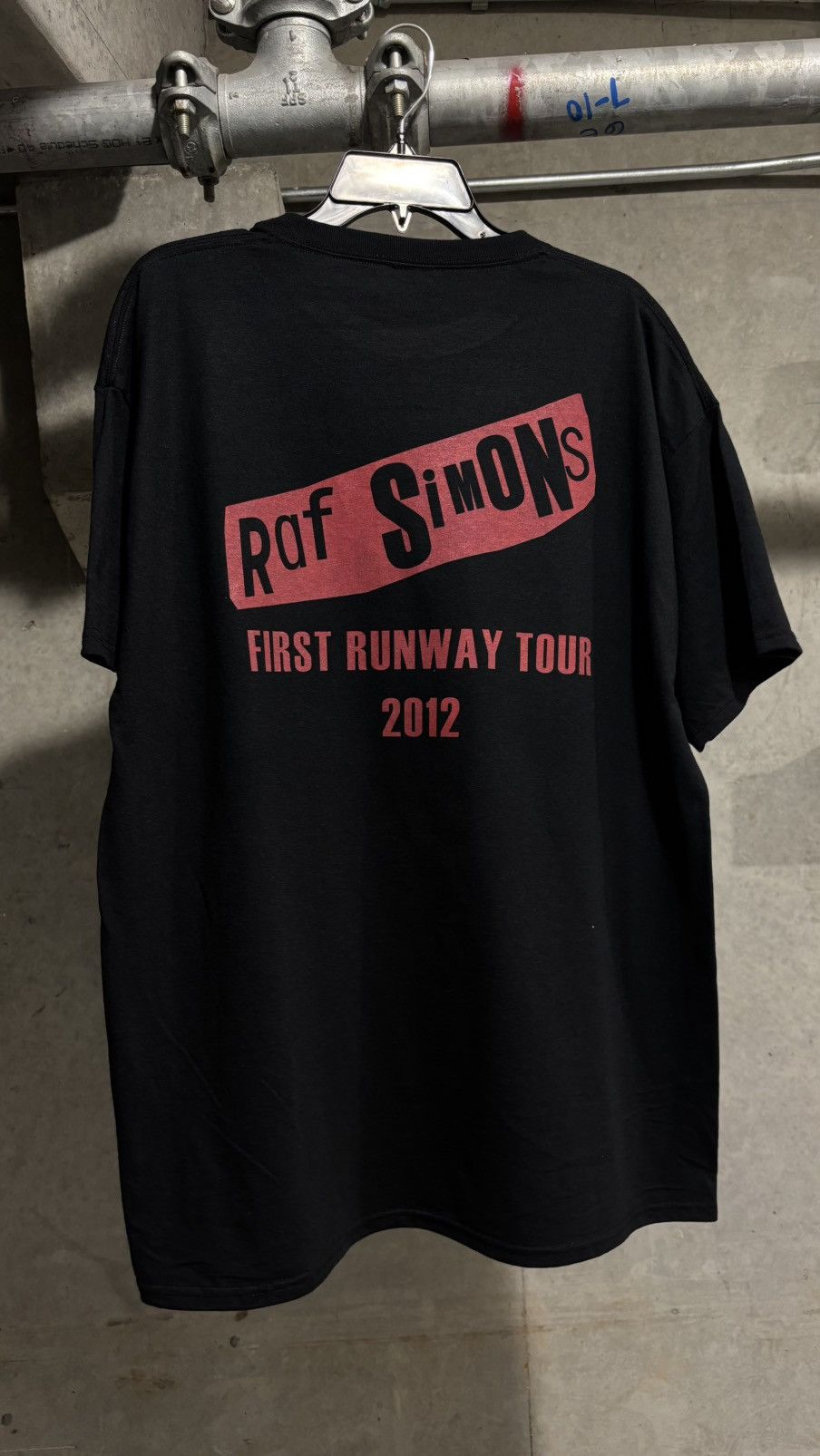 Raf Simons Raf Simons Runway Tour Tee Size US XL / EU 56 / 4 - 1 Thumbnail