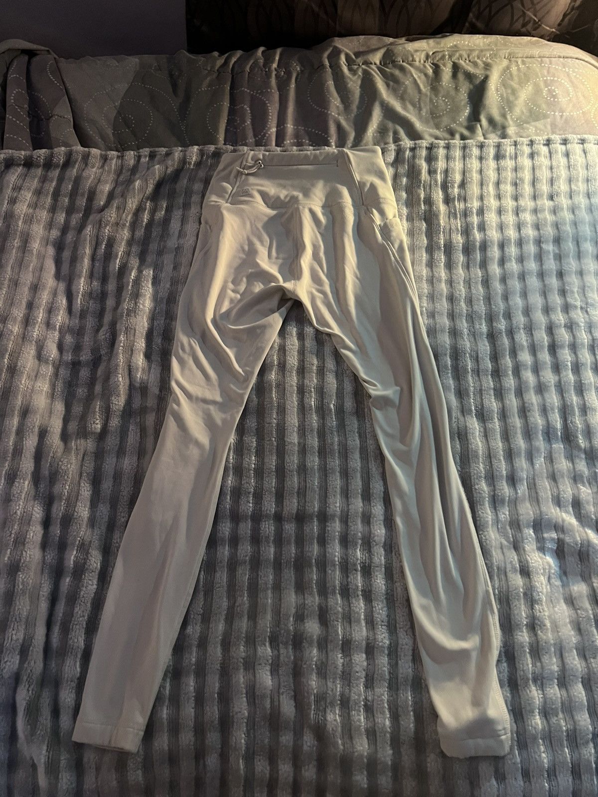 Avalanche White Avalanche Leggings with back zipper pocket Size 25" / US 0 / IT 36 - 3 Thumbnail