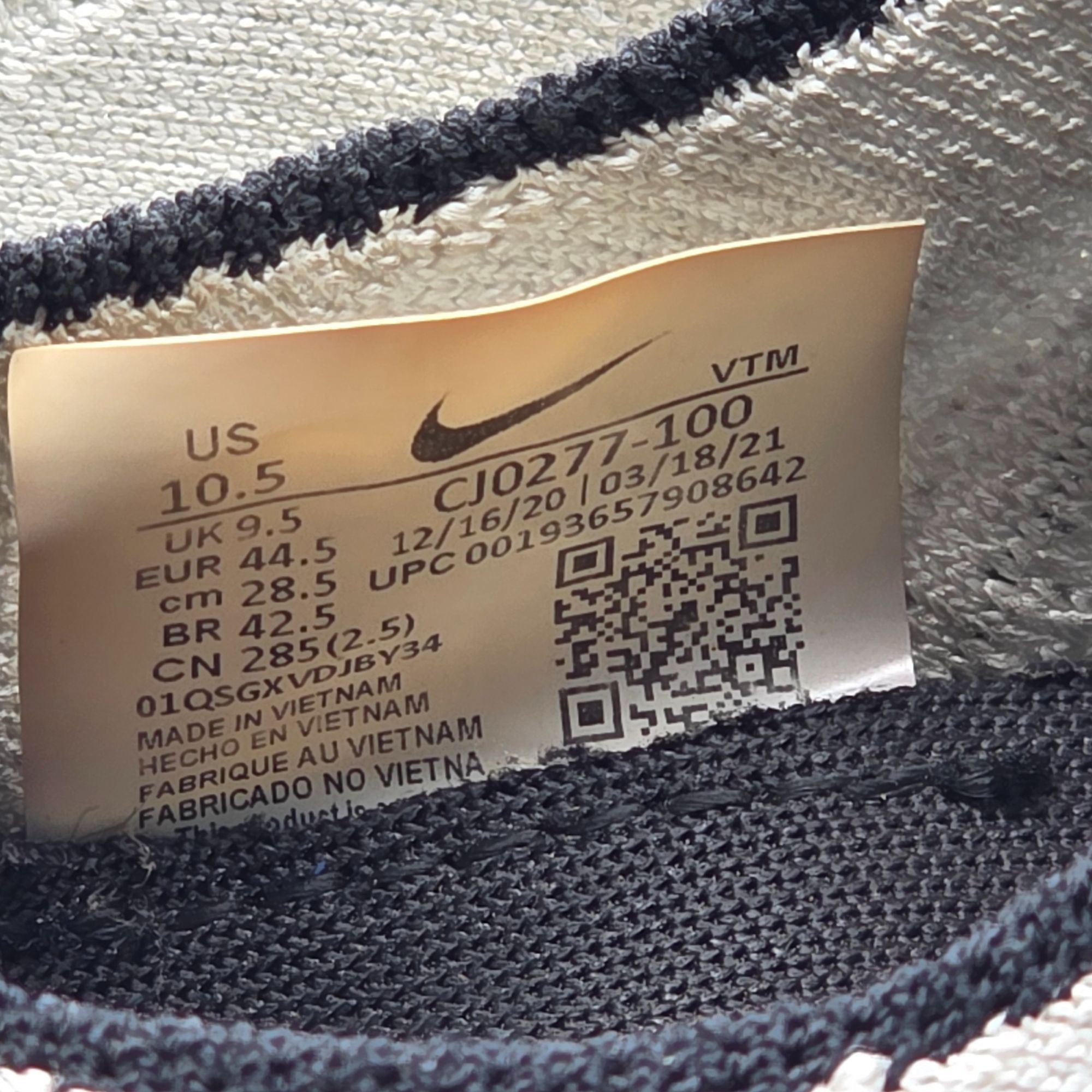 Nike Nike React Phantom Run Flyknit 2 Oreo Mens Size 10.5 White S Size US 10.5 / EU 43-44 - 7 Thumbnail