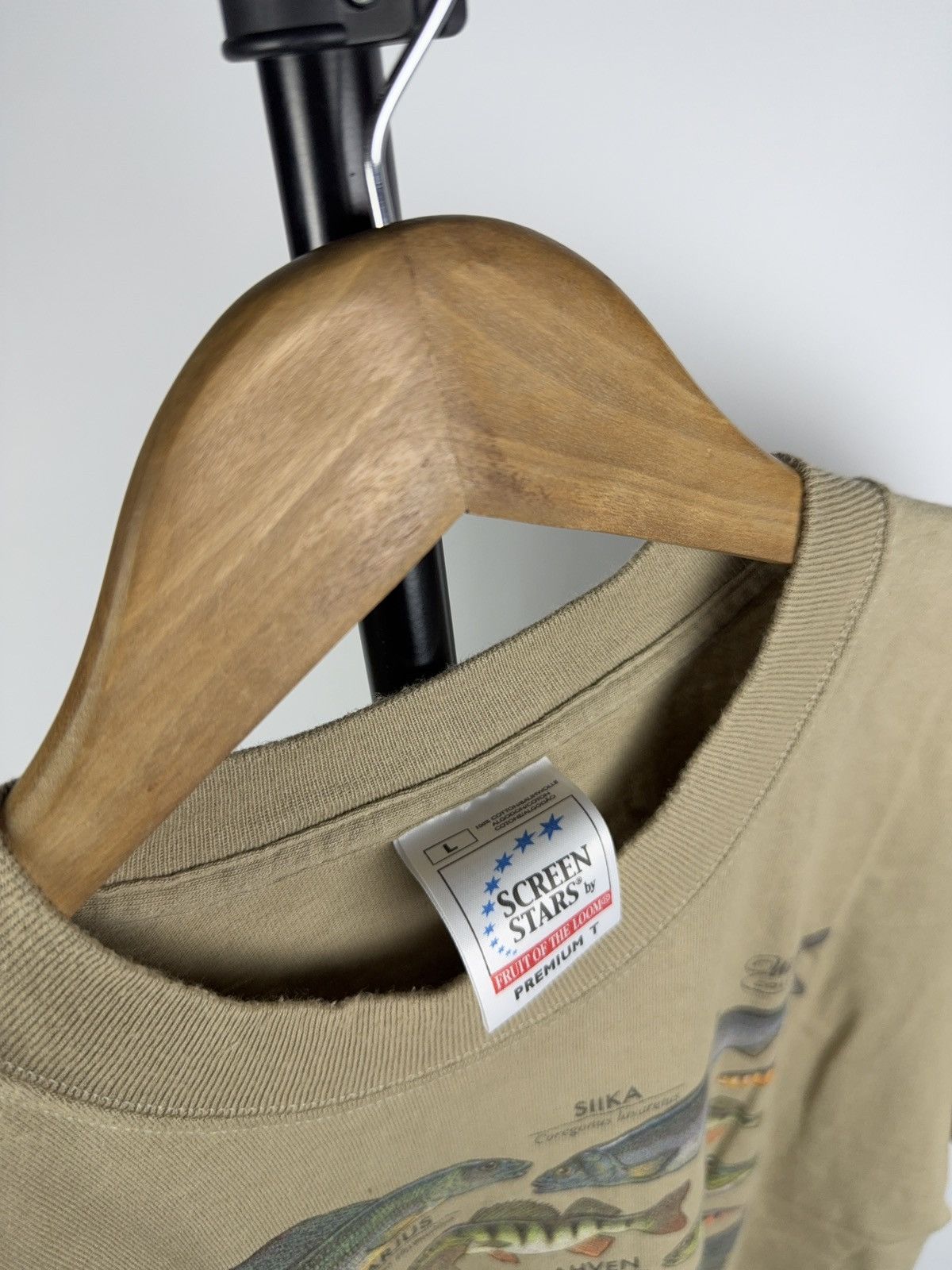 Vintage Vintage 90s Retro Wildlife Fish Print Graphic T-Shirt Beige Size US L / EU 52-54 / 3 - 6 Thumbnail