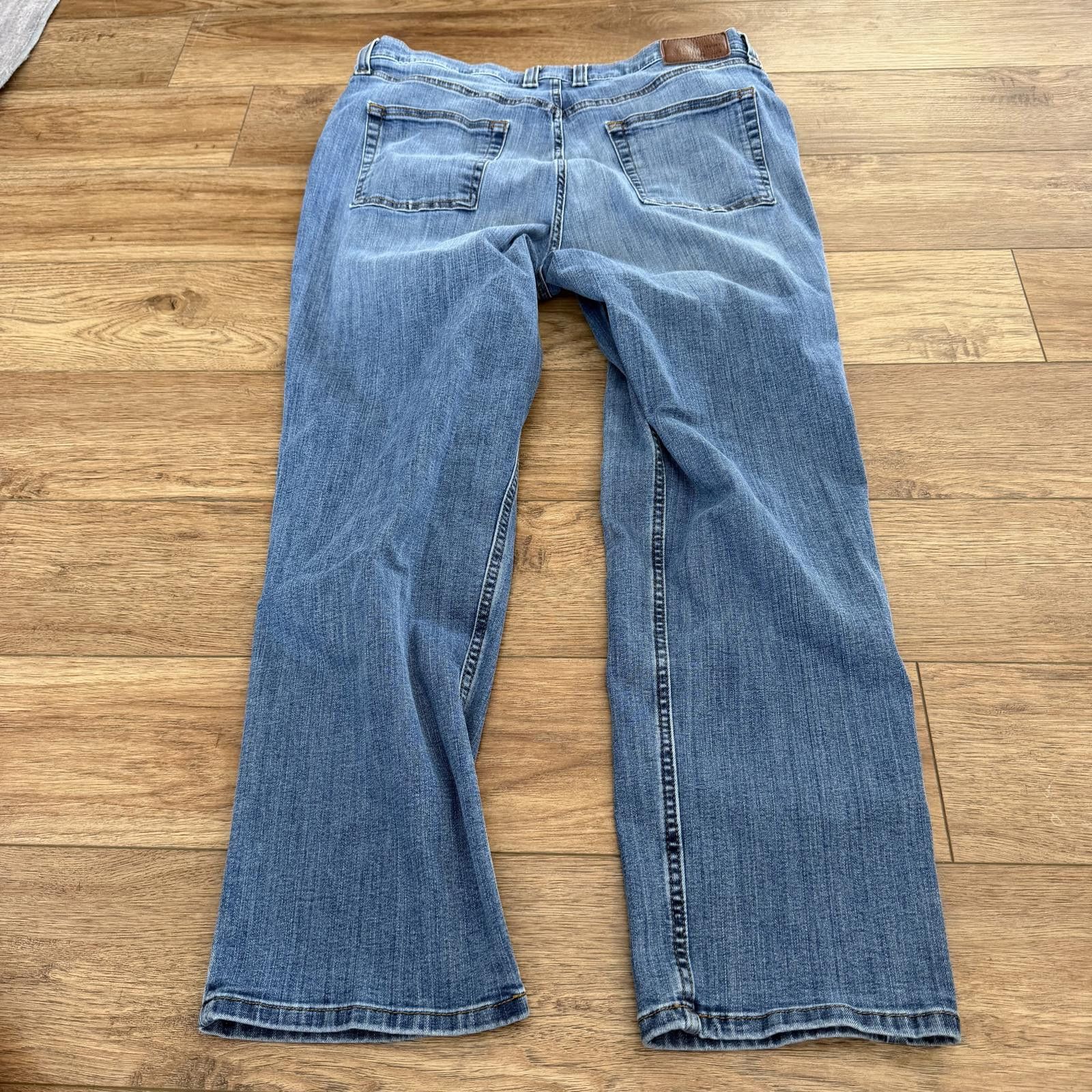 L.L. Bean L.L. Bean Beanflex Classic Fit Light Denim Jeans 36x28 Size US 36 / EU 52 - 3 Thumbnail