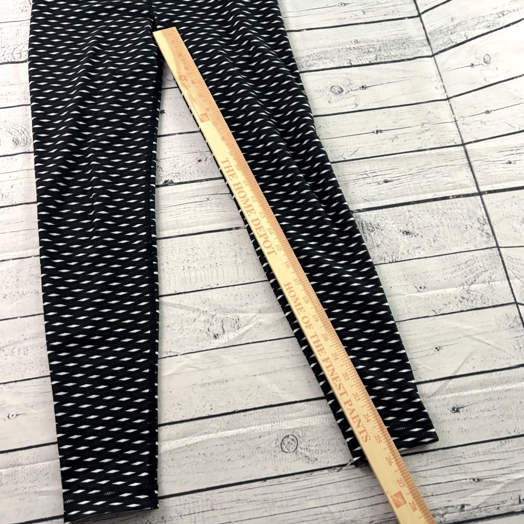 Vintage With Geometric Athletic 7/8 Yoga Leggings Women's Small Black White Size 28" / US 6 / IT 42 - 2 Thumbnail