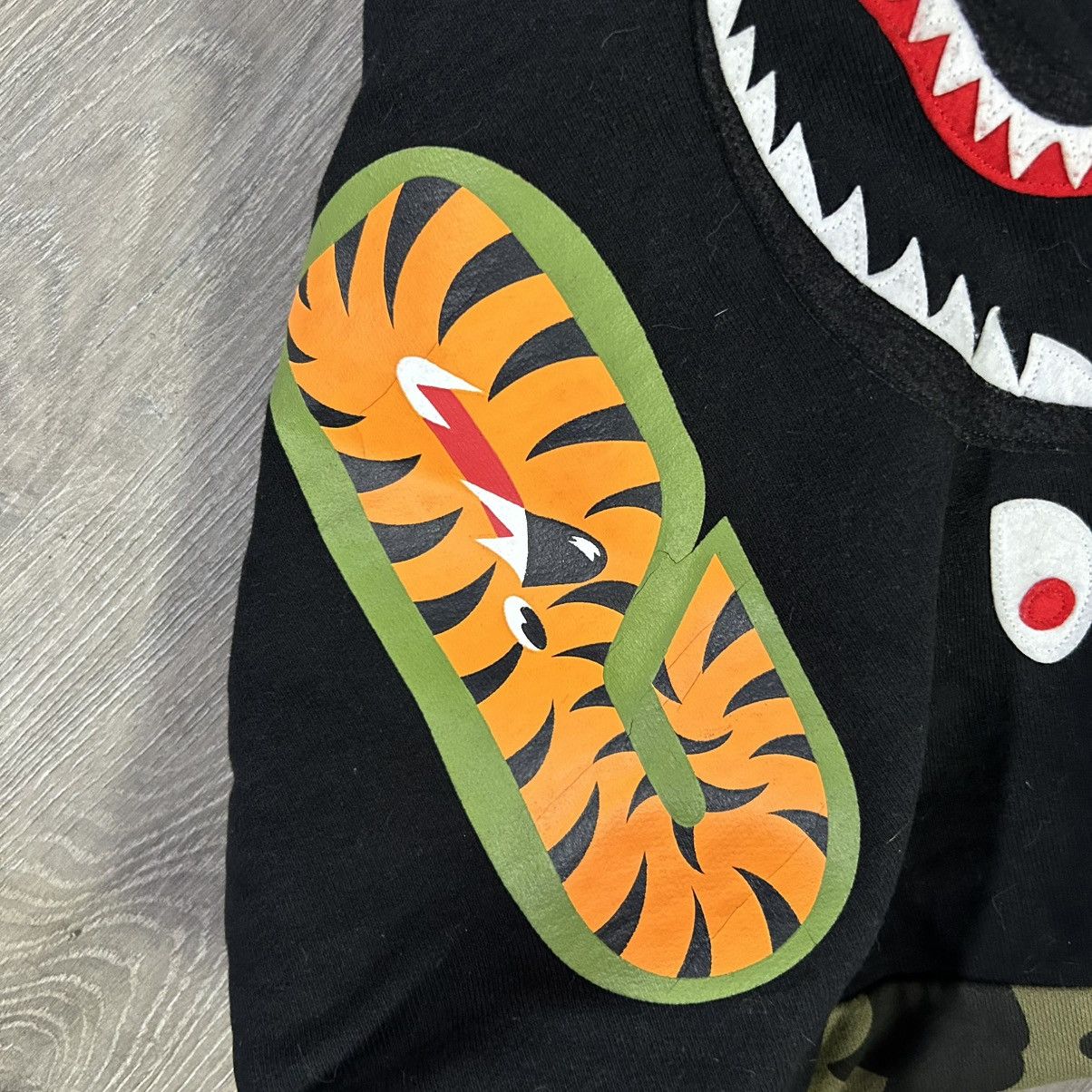 Bape BAPE 1st Camo Hood WGM Wappen Down Vest Hoodie Shark Size US M / EU 48-50 / 2 - 5 Thumbnail