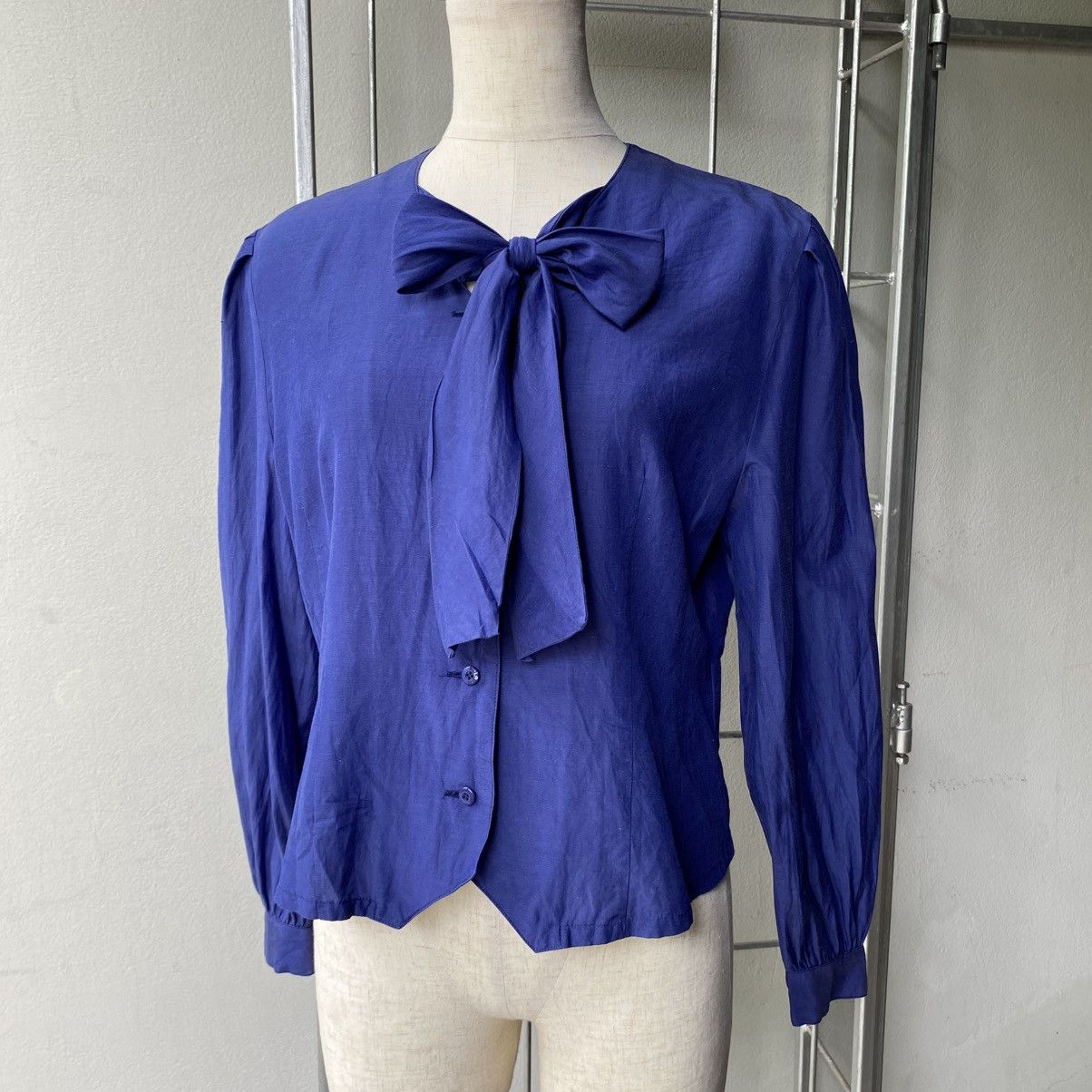 Burberry BURBERRYS Vintage Royal Blue Bow Blouse Size M / US 6-8 / IT 42-44 - 1 Thumbnail