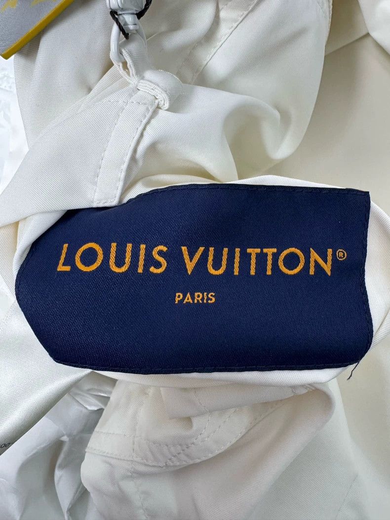 Louis Vuitton Louis Vuitton Old-flower pin full print double-sided wear Size US M / EU 48-50 / 2 - 6 Thumbnail