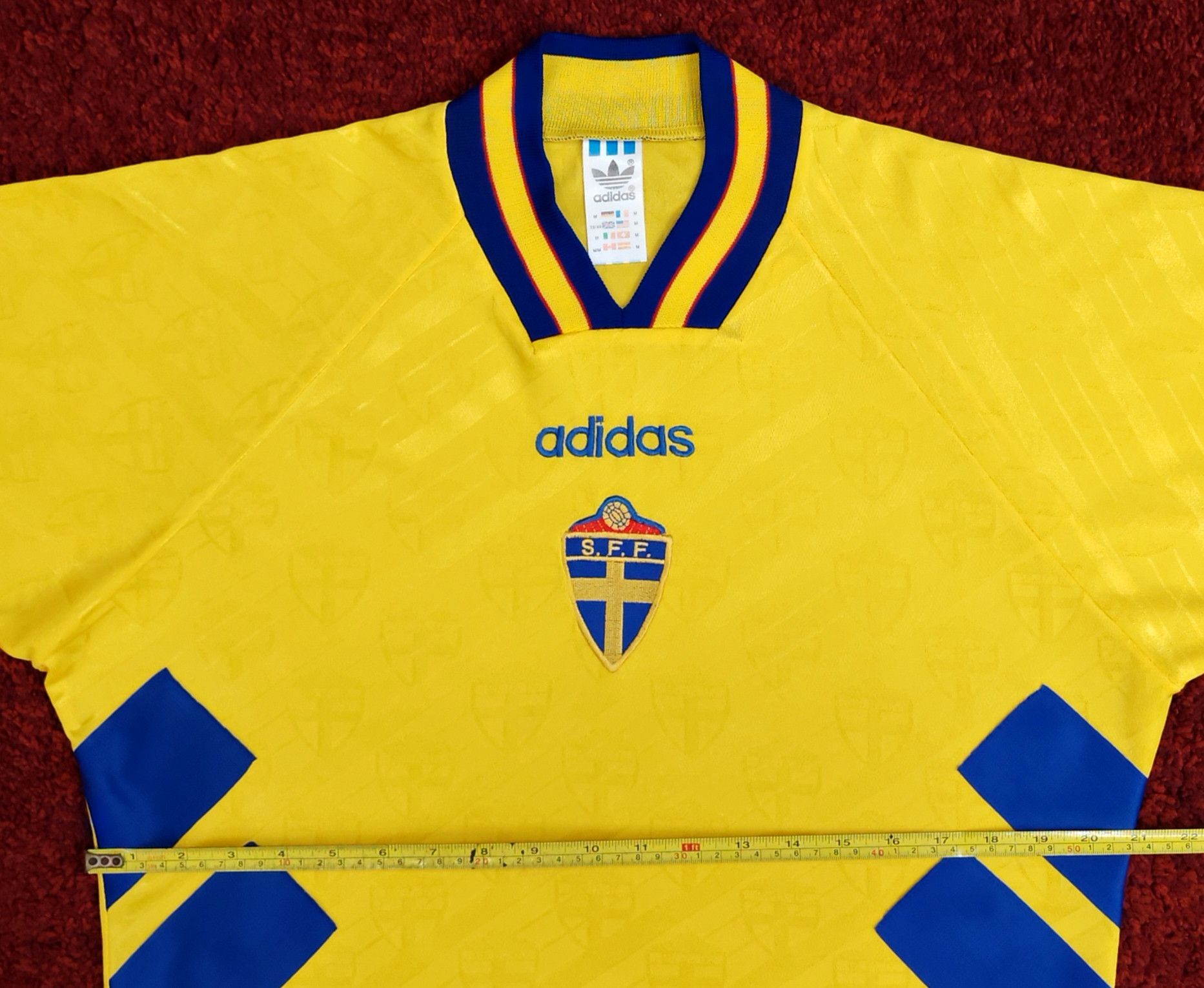 Adidas × Vintage SWEDEN HOME JERSEY FOOTBALL SHIRT 1994 Size US M / EU 48-50 / 2 - 9 Thumbnail
