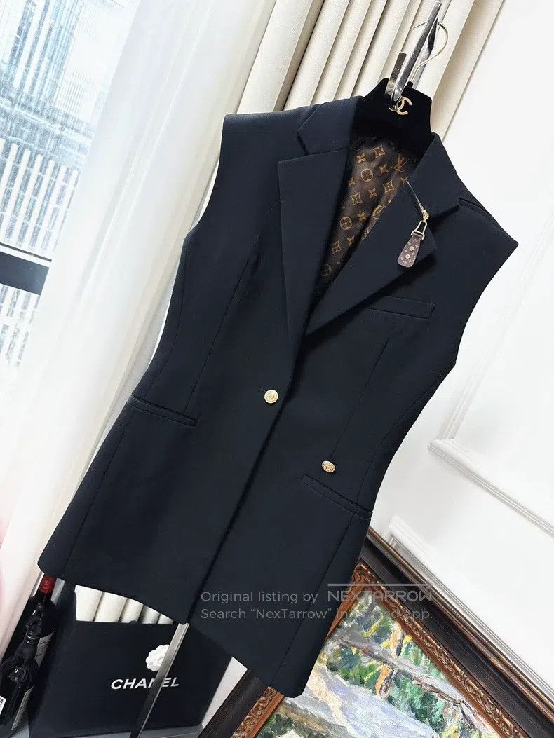 Louis Vuitton Louis Vuitton Sleeveless blazer in dark blue solid color w Size XS / US 0-2 / IT 36-38 - 1 Thumbnail