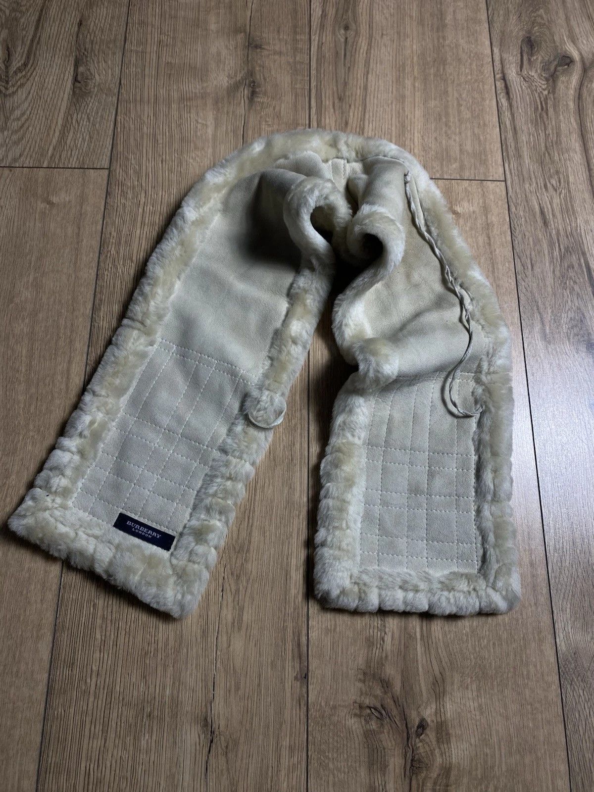 Burberry Vintage Burberry white fur scarf for women Size ONE SIZE - 4 Thumbnail