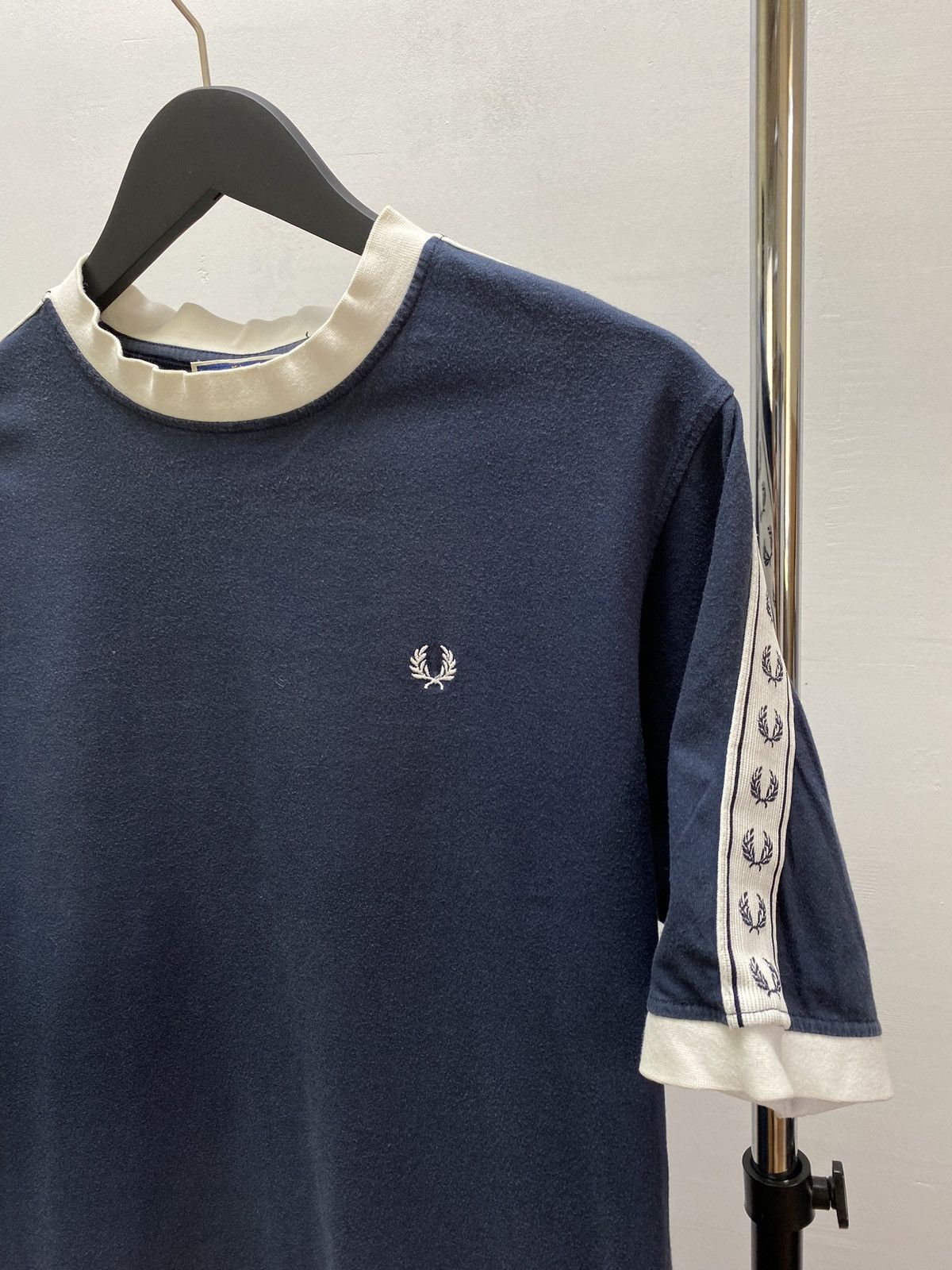 Fred Perry × Vintage Vintage Fred Perry T-Shirt Mini Logo Lamps Streetwear Y2K Size US L / EU 52-54 / 3 - 7 Thumbnail