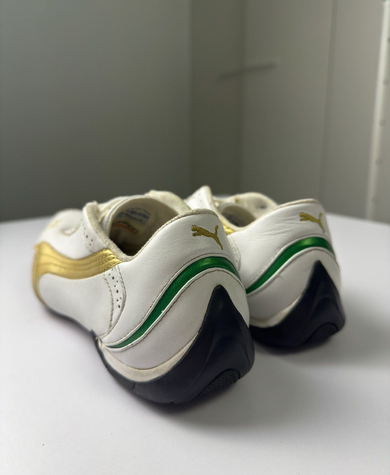 Puma Vintage white and gold Puma Ferrari sneakers Size US 7 / IT 37 - 7 Thumbnail