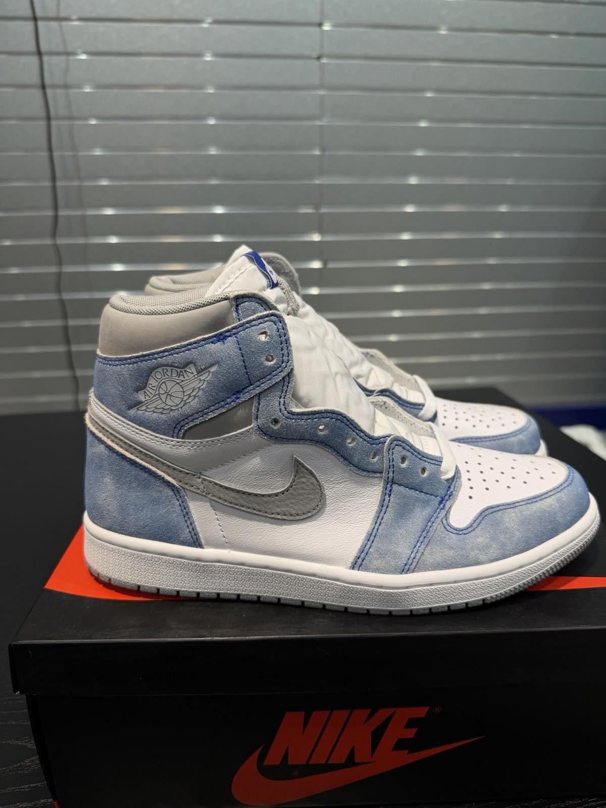 Jordan Brand Jordan 1 Retro High OG Hyper Royal White/Blue Suede Size 9 Size US 9 / EU 42 - 1 Thumbnail