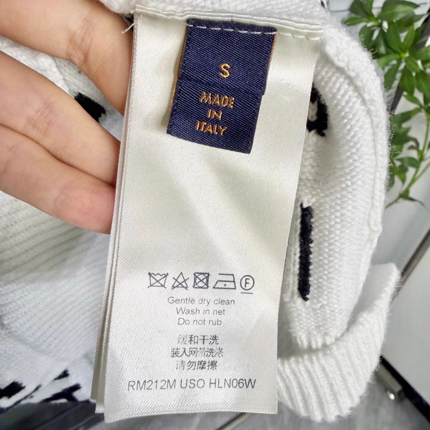 Louis Vuitton LV all over letter logo jacquard knit sweater S white Size US S / EU 44-46 / 1 - 4 Thumbnail