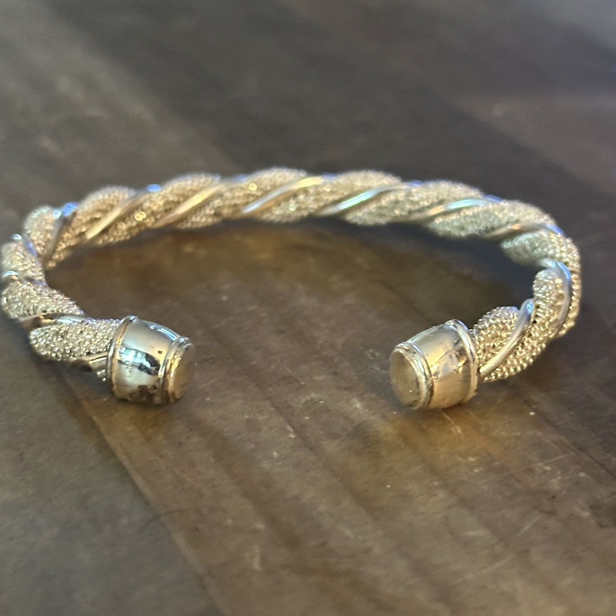 Other Silver tone textured twist cuff bracelet Size ONE SIZE - 5 Thumbnail