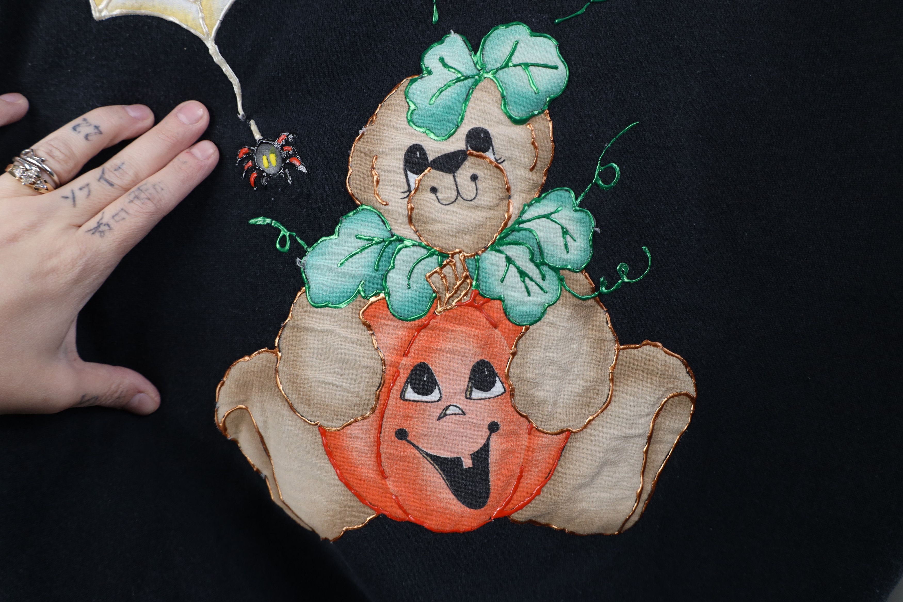 Vintage Vintage 90s Streetwear Halloween Bear Spider Sweatshirt USA Size L / US 10 / IT 46 - 8 Thumbnail