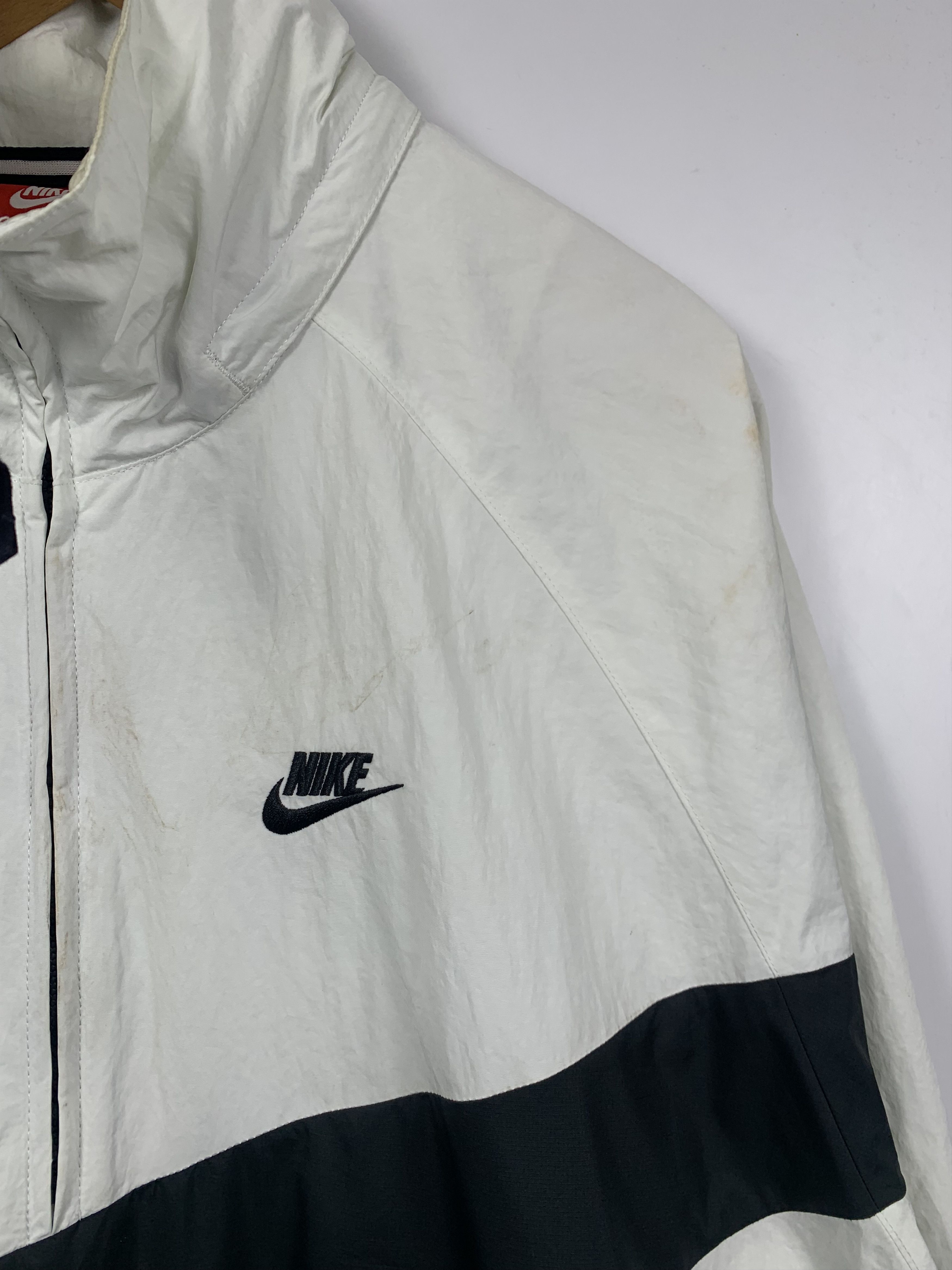 Nike Vintage Nike Big Swoosh Zipper Up Light Bomber Jacket J1253 Size US L / EU 52-54 / 3 - 8 Thumbnail