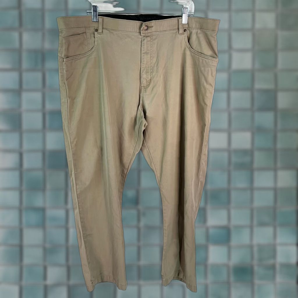 Wrangler Wrangler Mens Pants Beige Flat Front 42 Regular Inseam 29 Comfort Cotton Blend Jeans Trouser Dress Casual Men US Size US 42 / EU 58 - 1 Thumbnail