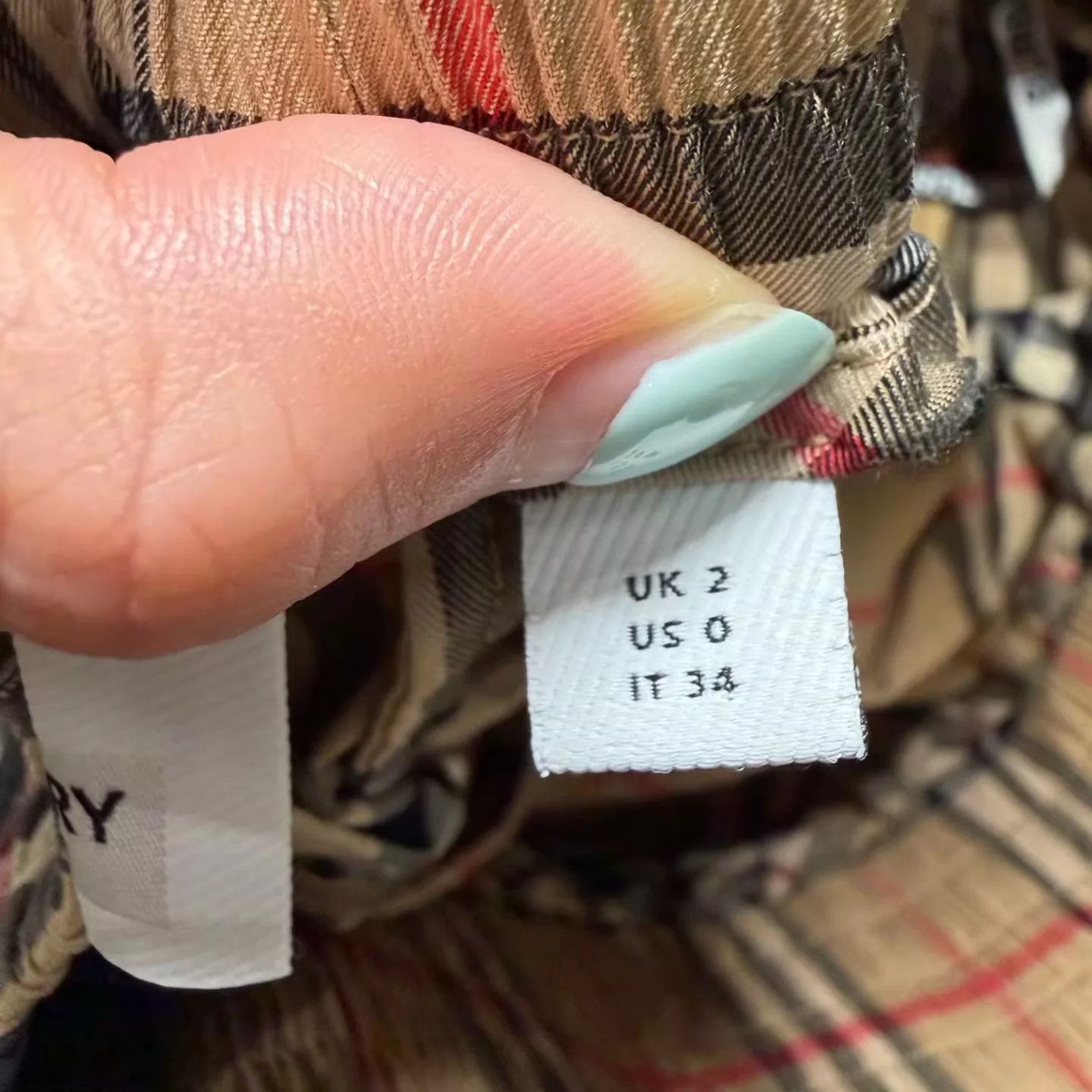 Burberry BURBERRY Women's New UK2 Shorts (60cm Waist, 37cm Length) Size 24" / US 00 / IT 34 - 4 Thumbnail