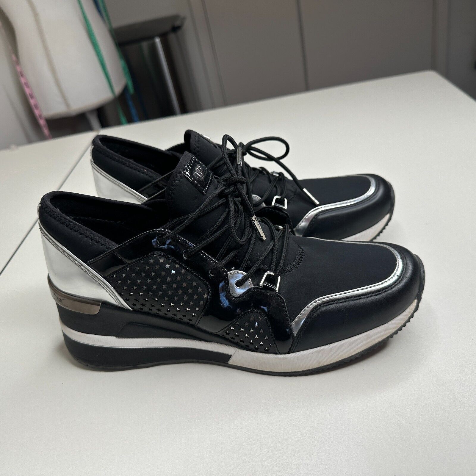 Michael Kors Michael Kors Black Scout Trainer Scuba Leather Sneaker 9 Size US 9 / IT 39 - 8 Thumbnail