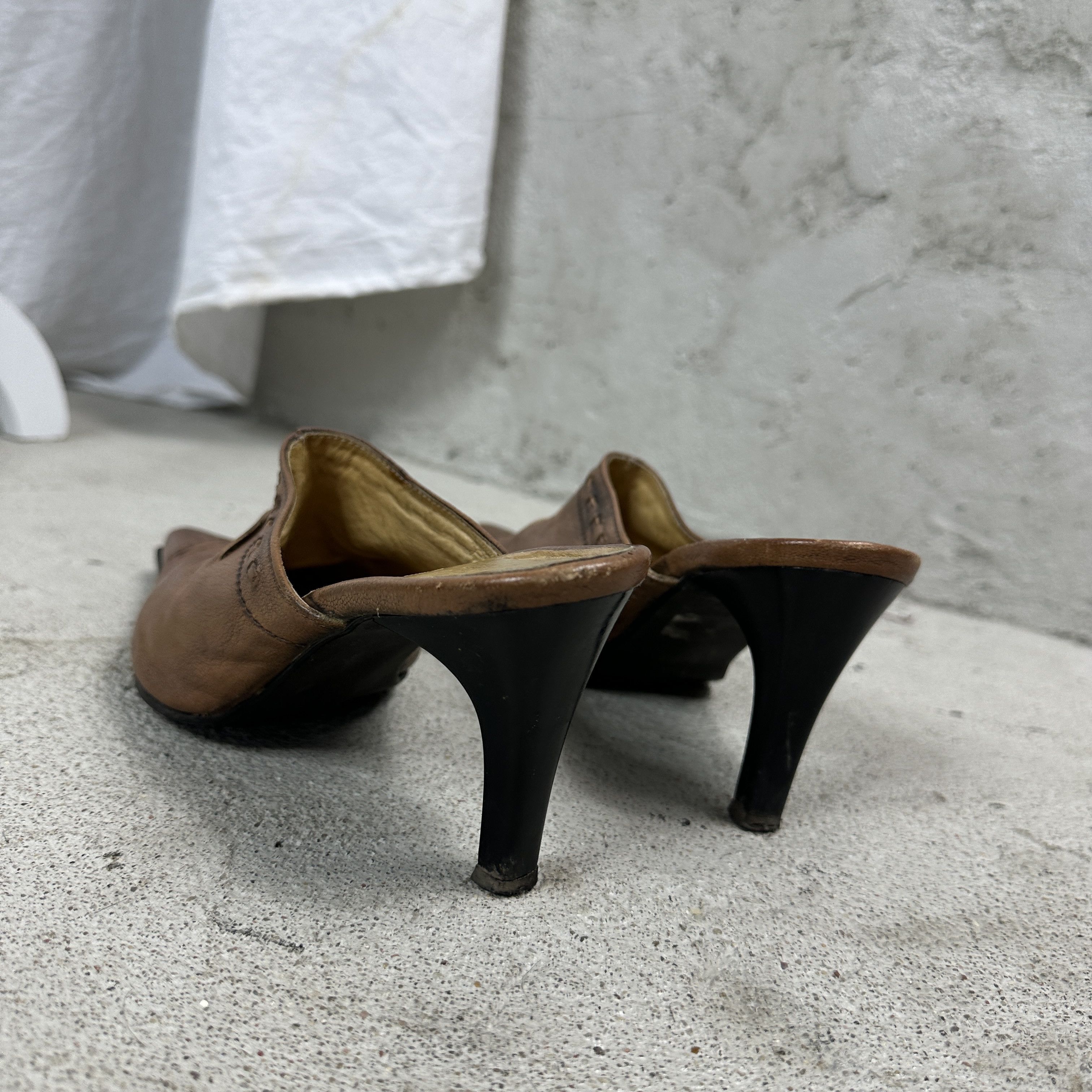 Vintage Vintage Y2K Avant Garde Leather Mules Size US 9 / IT 39 - 8 Thumbnail