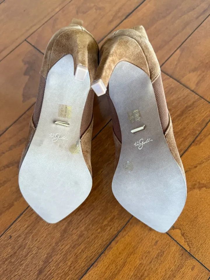Other 42 GOLD Kensington Chelsea Bootie Tan Suede (SAVE $73,00) Size US 7.5 / IT 37.5 - 8 Thumbnail