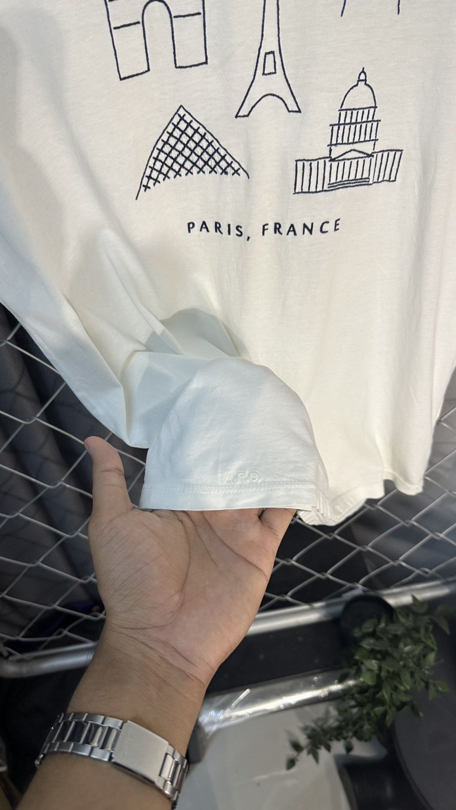 A.P.C. A.P.C Paris Graphic T-shirt featuring line art of Parisian Size US M / EU 48-50 / 2 - 3 Thumbnail