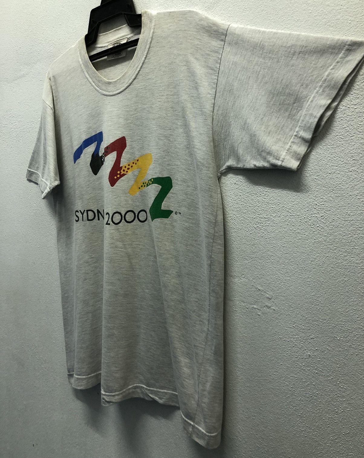 Vintage Vintage Sydney 2000 Summer Olympic T-Shirt Size US L / EU 52-54 / 3 - 5 Thumbnail