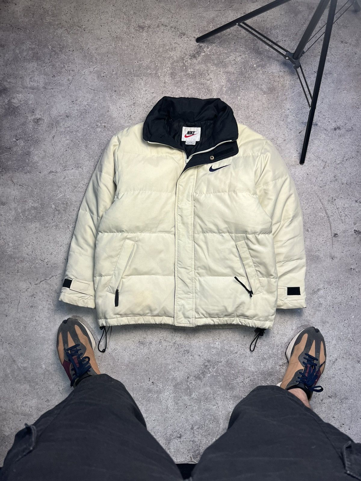 Nike Nike Vintage Puffer Jacket Ivory Travis 90s Swoosh Size US M / EU 48-50 / 2 - 1 Thumbnail